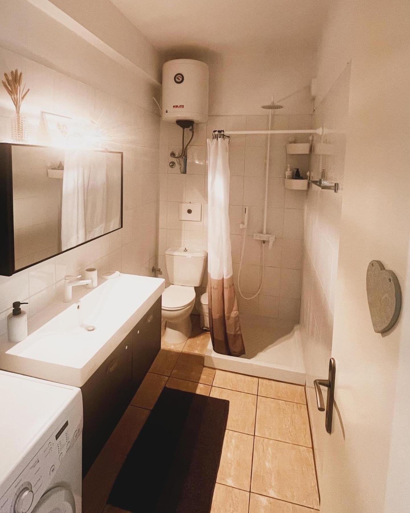 Lucy'S Guest House Skiathos Town Luaran gambar